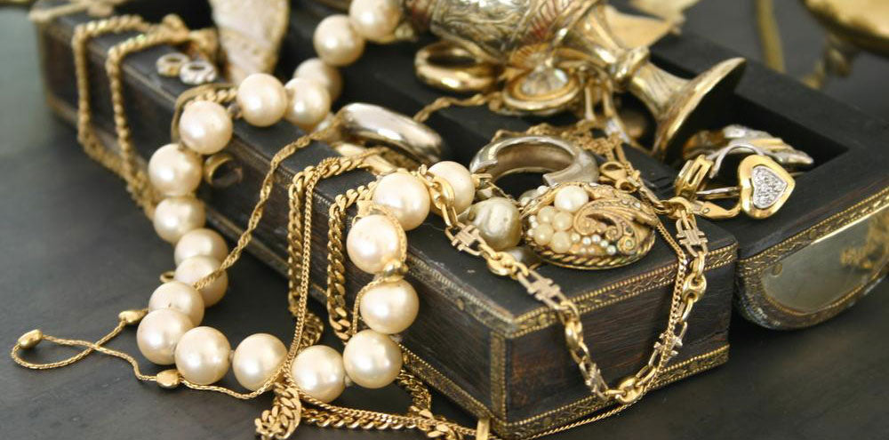 Vintage jewelry gold and pearls