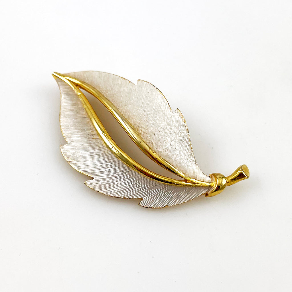 Vintage Gold Brooch Pin Ornate Leaves Large Center Pearl Costume Jewelry 